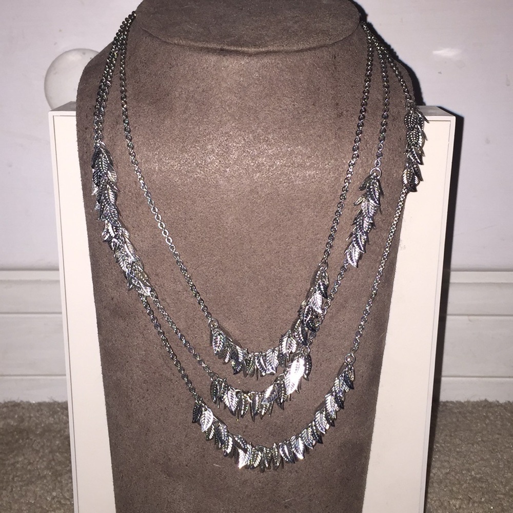 Silver three strand leaf 🍂 Necklace